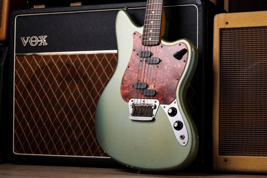 ATB-Guitars-July-Fender-Electric-XII-Ice-Blue-Metallic-Hero-13@2560x1707-1068x712.jpg