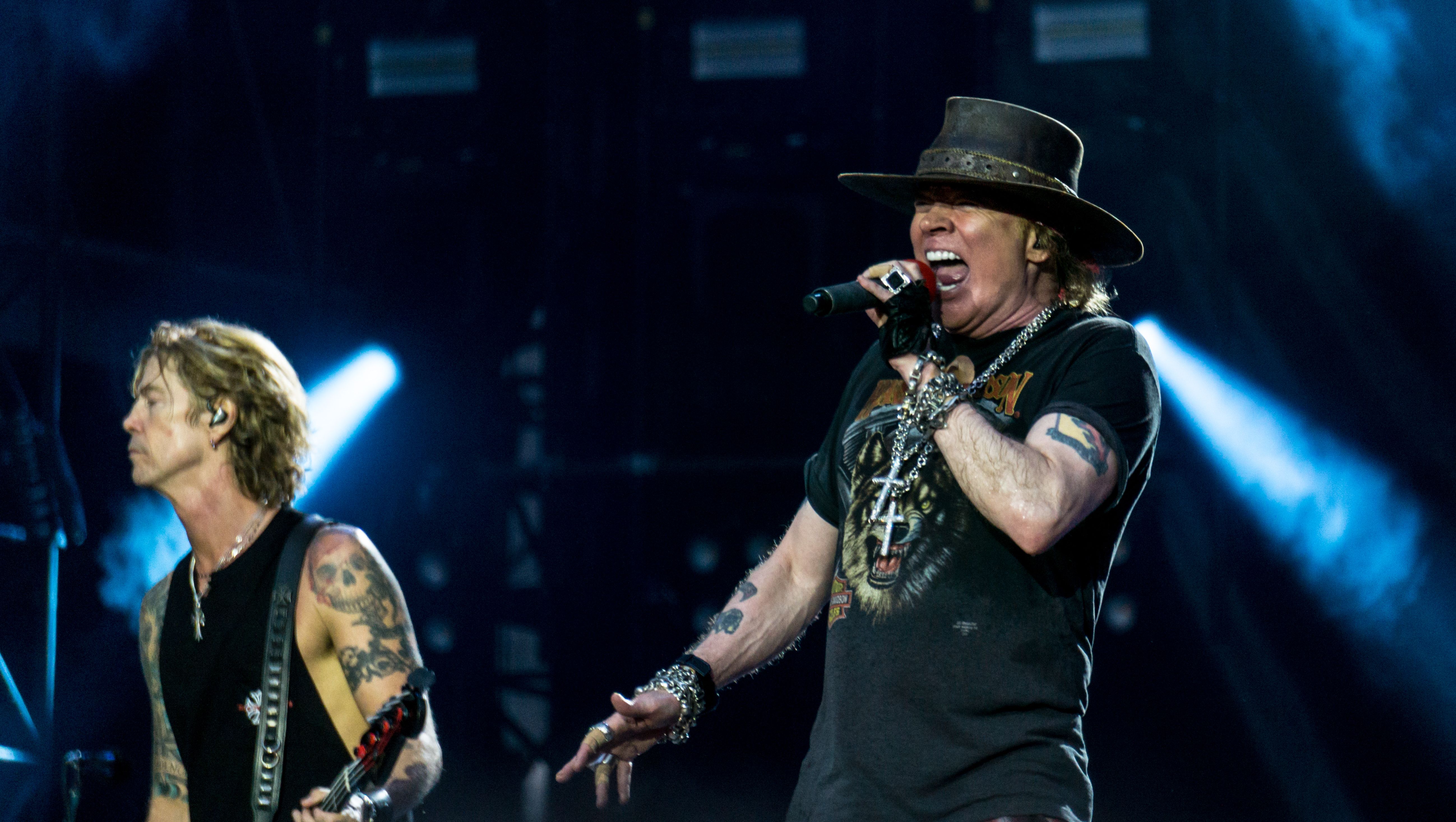 GunsNRoses160617-32_(34558958734).jpg