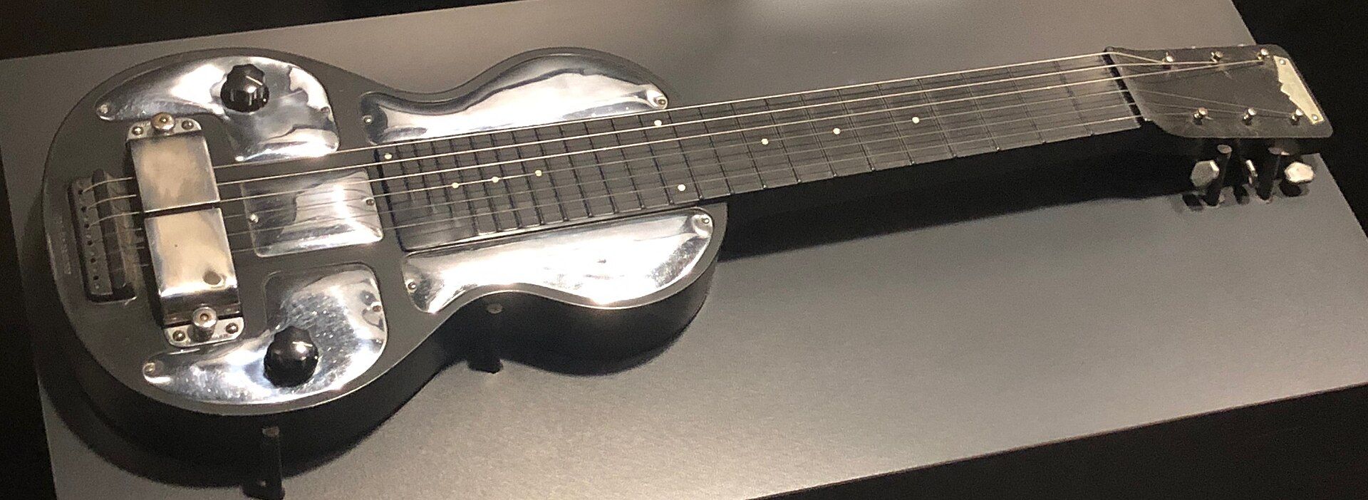 Lap_Steel-Rickenbacker_Electro_B6.jpg