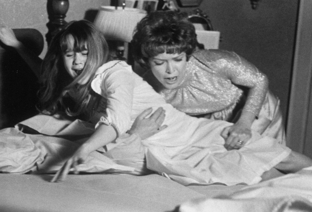 Linda_Blair_and_Ellen_Burstyn_in_The_Exorcist.jpg