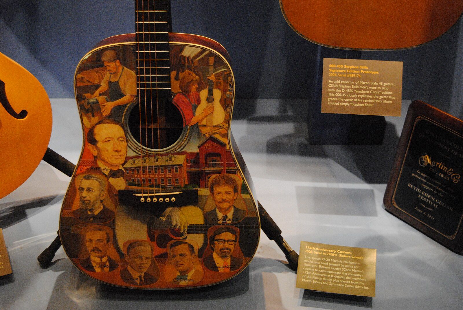 MGOCD-03_175th_Anniversary_Custom_Martin_Guitar_2008_SN.1270841_(Robert_Goetzl).jpg