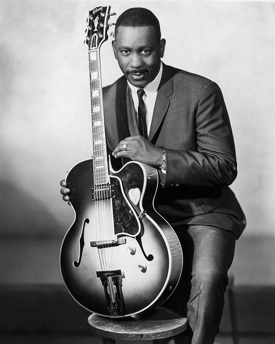 Wes_Montgomery_(1960s_Verve_publicity_photo_with_Gibson_L-5_CES).jpg